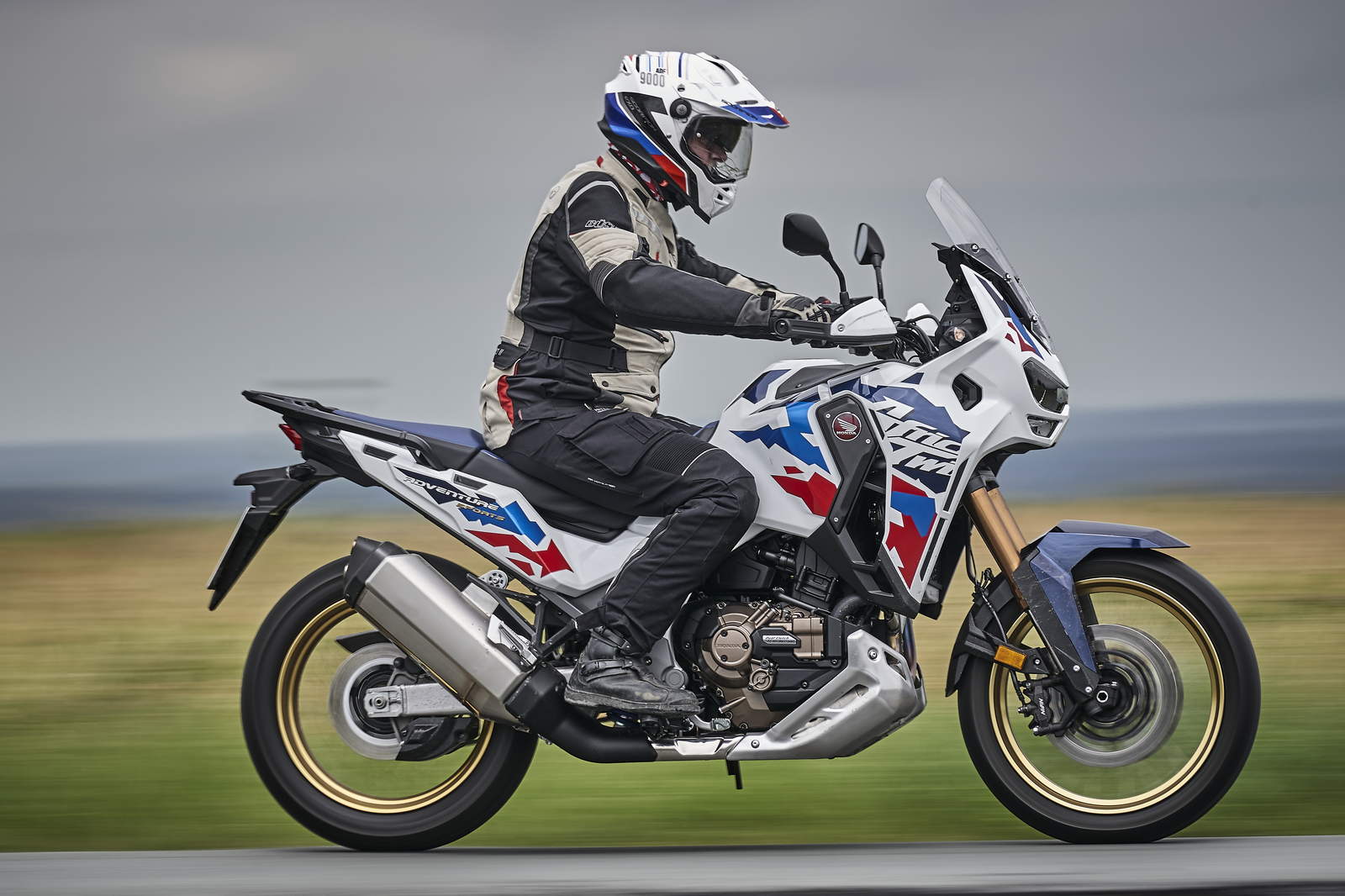 Honda Africa Twin CRF 1100 vs Moto Guzzi Stelvio